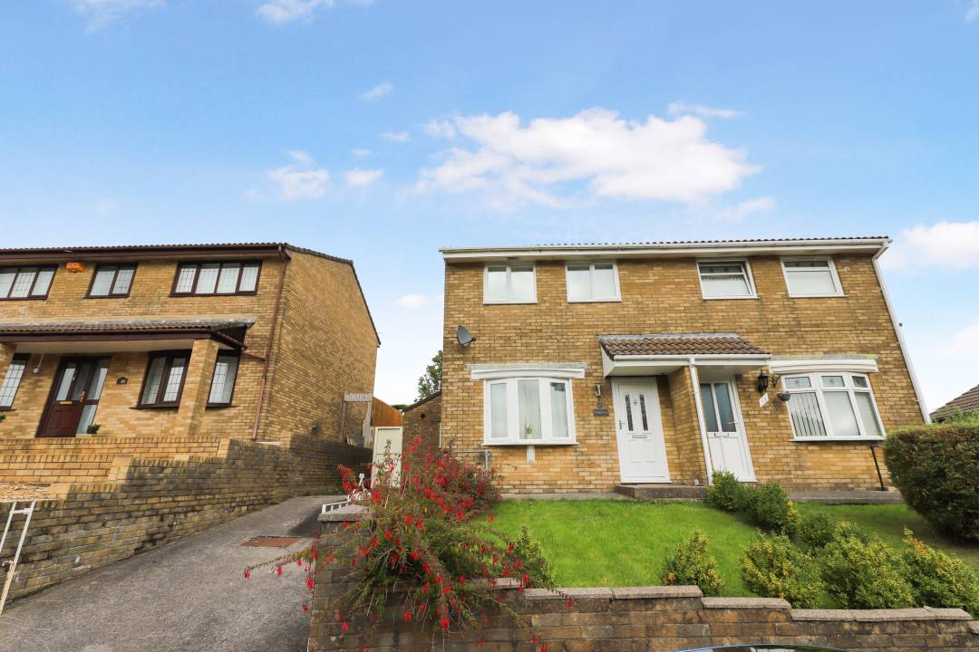 Pen Y Fro, Cwmdare, Aberdare,  Rhondda Cynon Taff CF44 8PT
