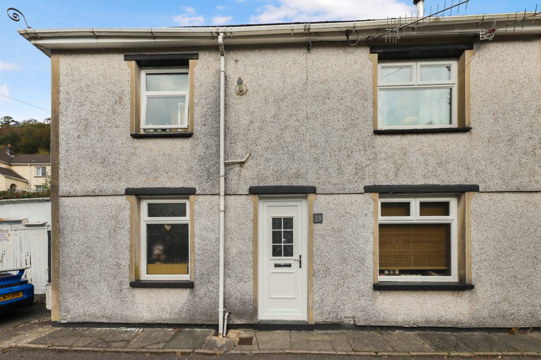 Treneol, Cwmaman, Aberdare,  Rhondda Cynon Taff CF44 6HE