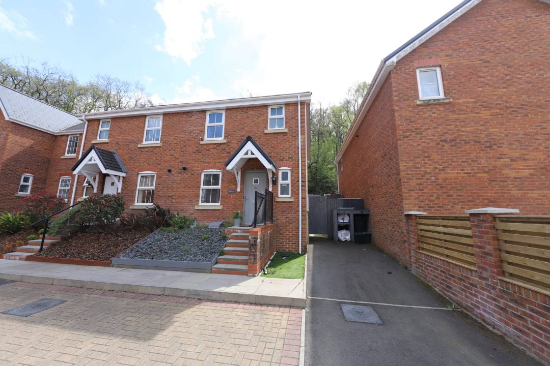 Ynys Y Nos, Pontwalby, Glynneath,   SA11 5LS