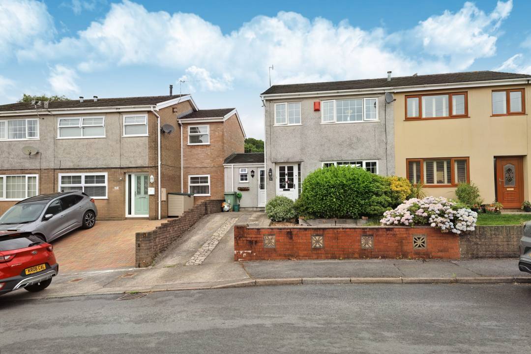 Brookbank Close, Cwmbach, Aberdare,  Rhondda Cynon Taff CF44 0JG