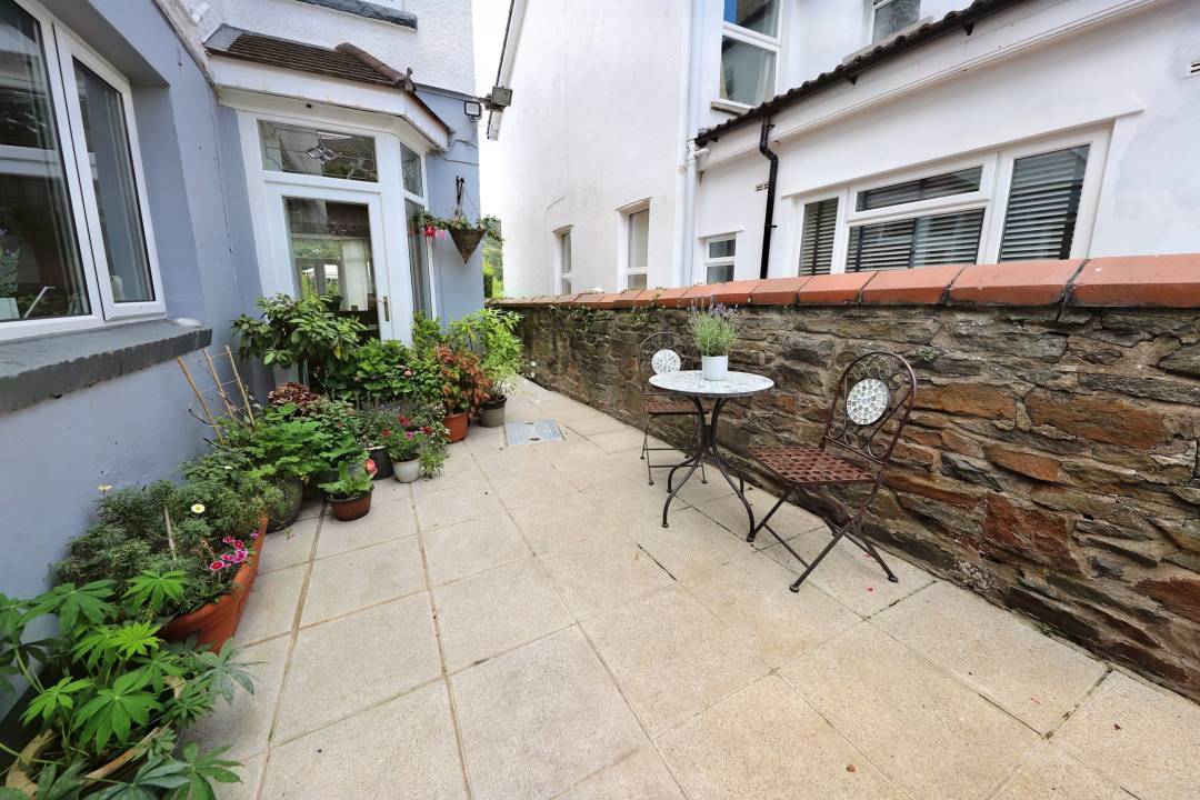 Brynhyfryd Villas, Troedyrhiw, Merthyr Tydfil,   CF48 4LG
