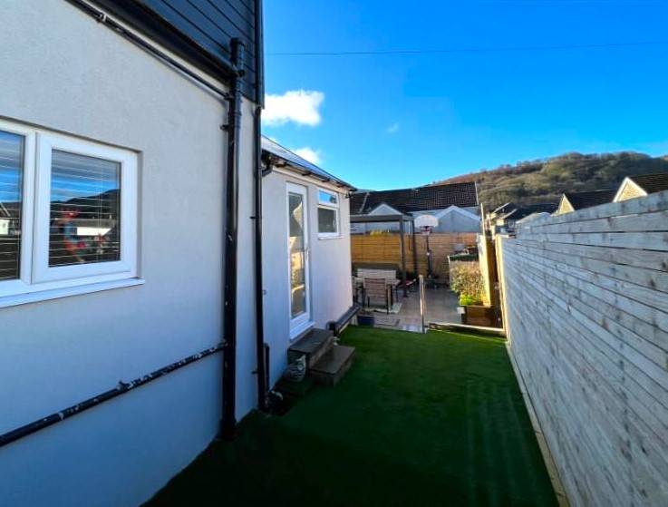 Stuart Street, Treorchy,  CF42 6SH