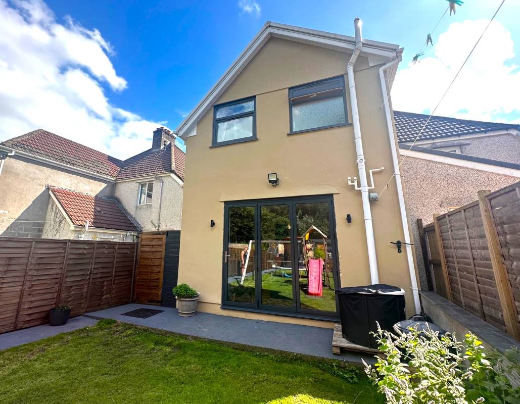 Laburnum Terrace, Pontypridd,  CF37 5LY United Kingdom