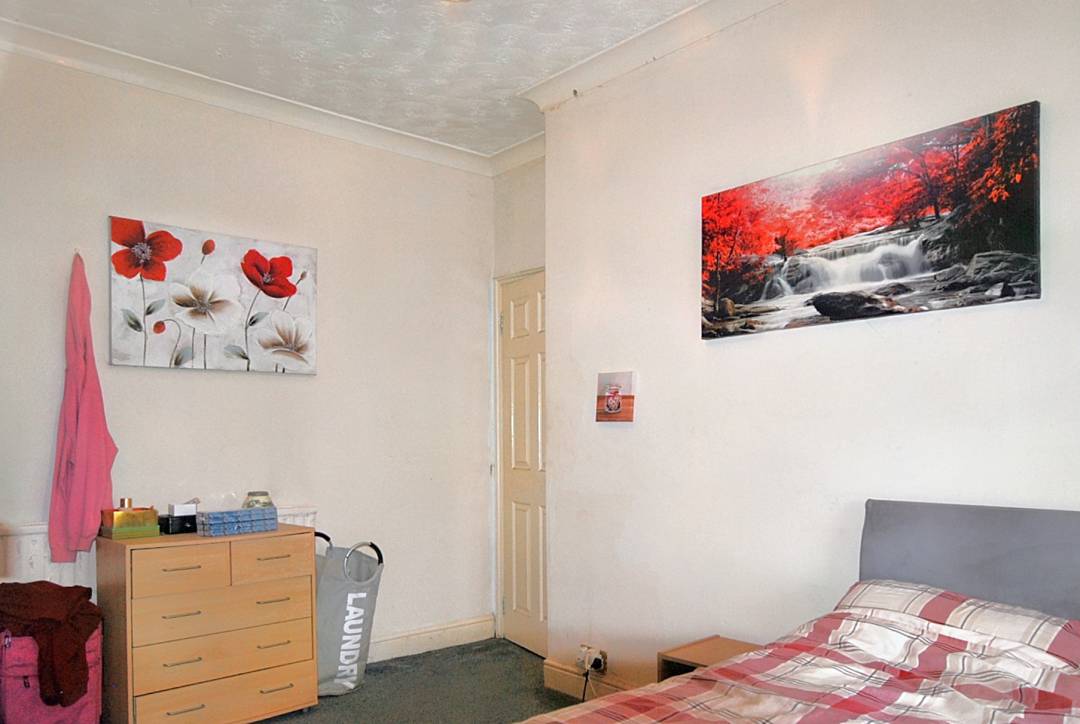 Leicester Square, Gelligaer, Henged,  Caerphilly CF82 8FH