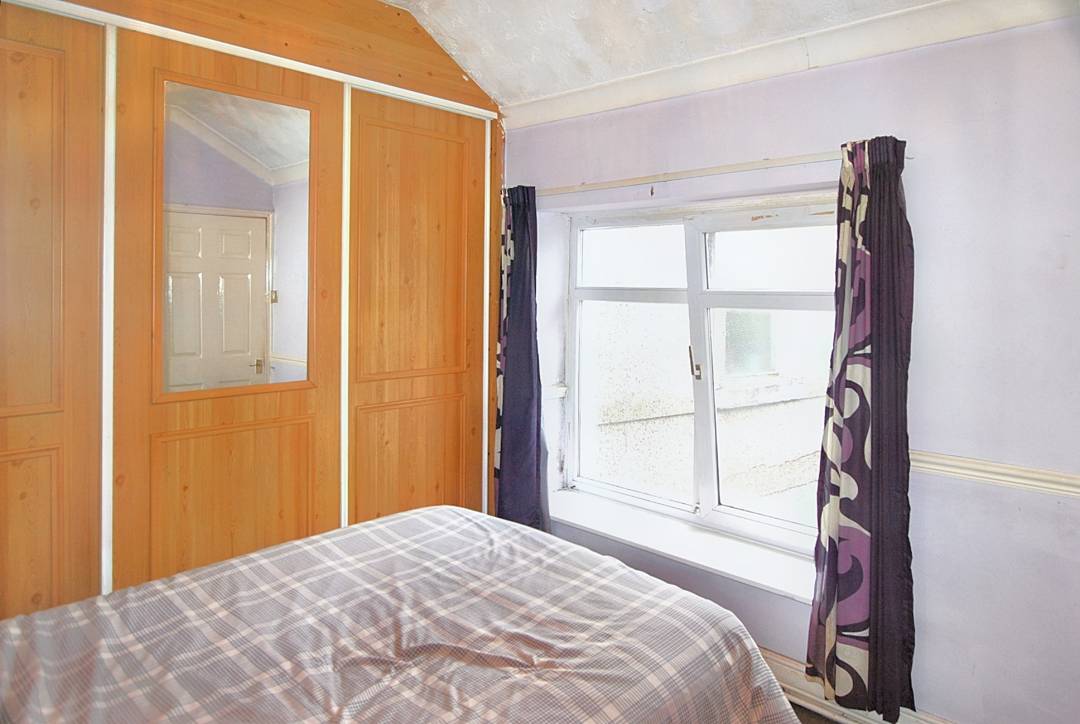 Leicester Square, Gelligaer, Henged,  Caerphilly CF82 8FH