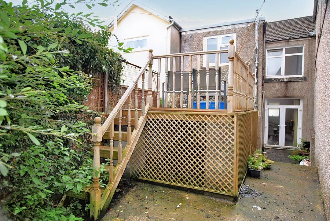 Leicester Square, Gelligaer, Henged,  Caerphilly CF82 8FH
