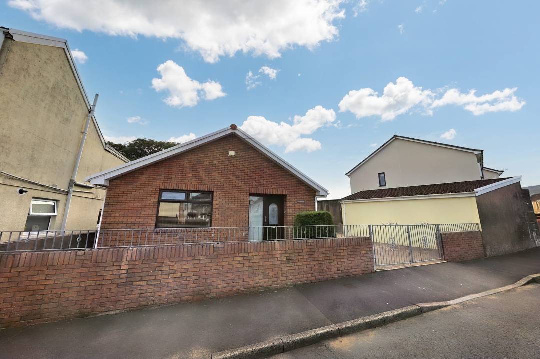 Croesffordd, Cross Street, Hirwaun, Aberdare,  Rhondda Cynon Taff CF44 9NW