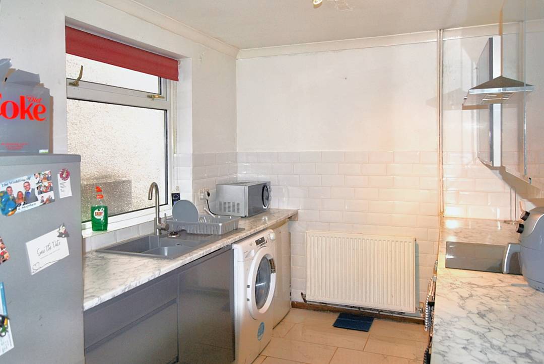 Leicester Square, Gelligaer, Henged,  Caerphilly CF82 8FH