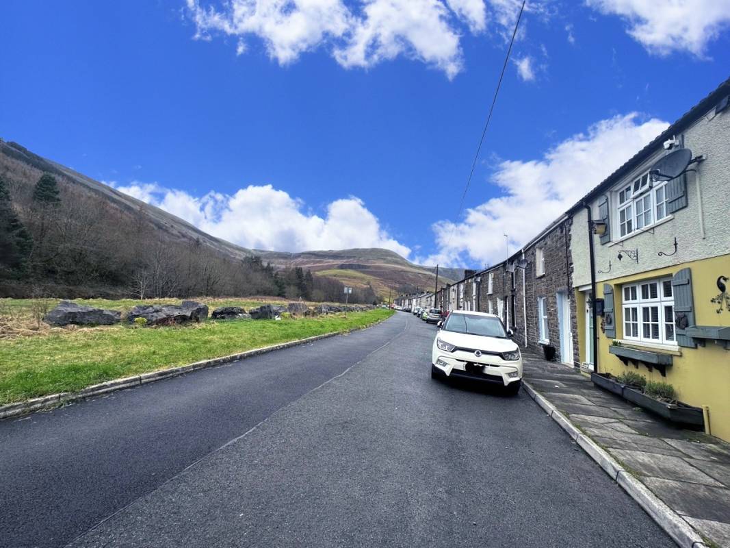 Railway Terrace, Cwmparc,  CF42 6LW