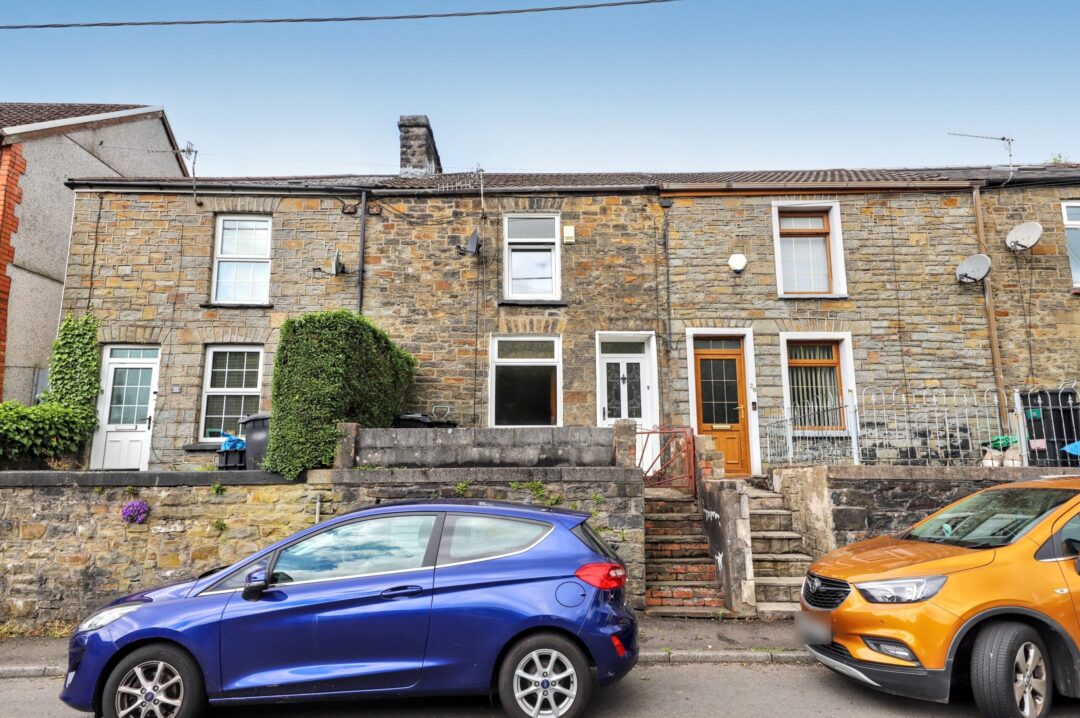 Glantaff Road, Troedyrhiw, Merthyr Tydfil,   CF48 4EH