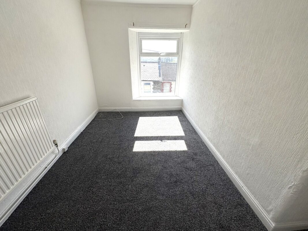 Chepstow Road, Cwmparc,  CF42 6UU United Kingdom