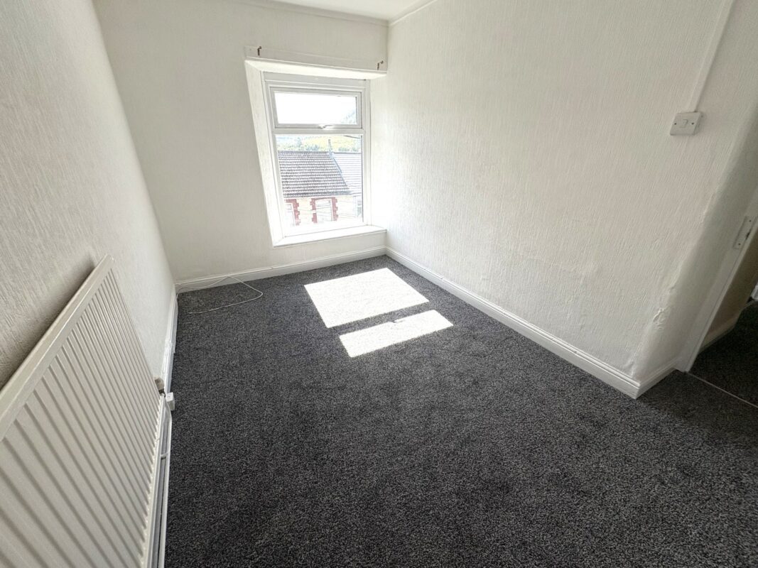 Chepstow Road, Cwmparc,  CF42 6UU United Kingdom