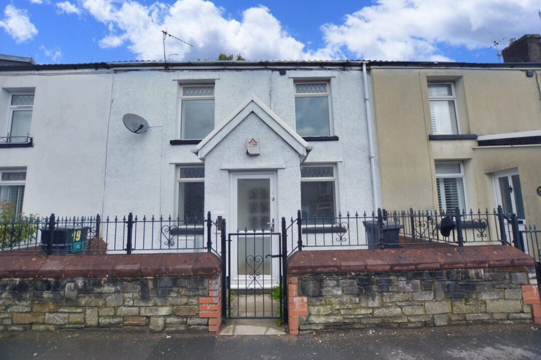 Pantyscallog Houses, Pant, Merthyr Tydfil,   CF48 2BY
