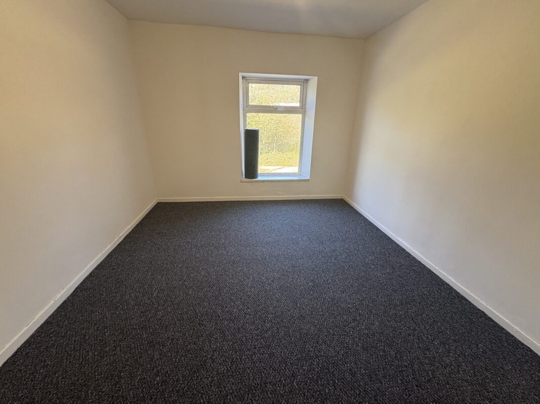 Ynyscynon Road, Tonypandy,  CF40 2LN