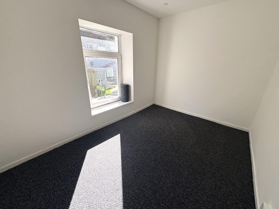 Ynyscynon Road, Tonypandy,  CF40 2LN
