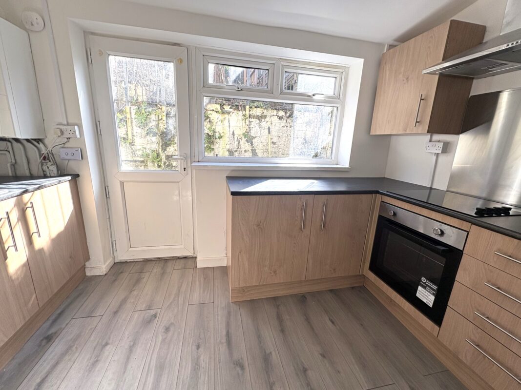 Ynyscynon Road, Tonypandy,  CF40 2LN
