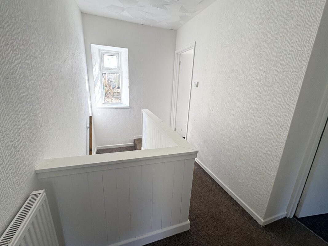 Ynyscynon Road, Tonypandy,  CF40 2LN