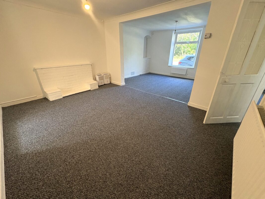 Ynyscynon Road, Tonypandy,  CF40 2LN