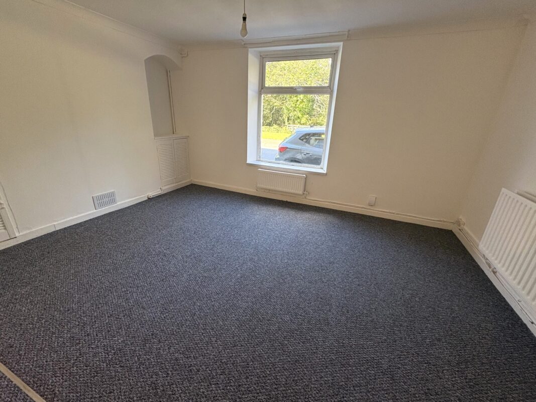 Ynyscynon Road, Tonypandy,  CF40 2LN