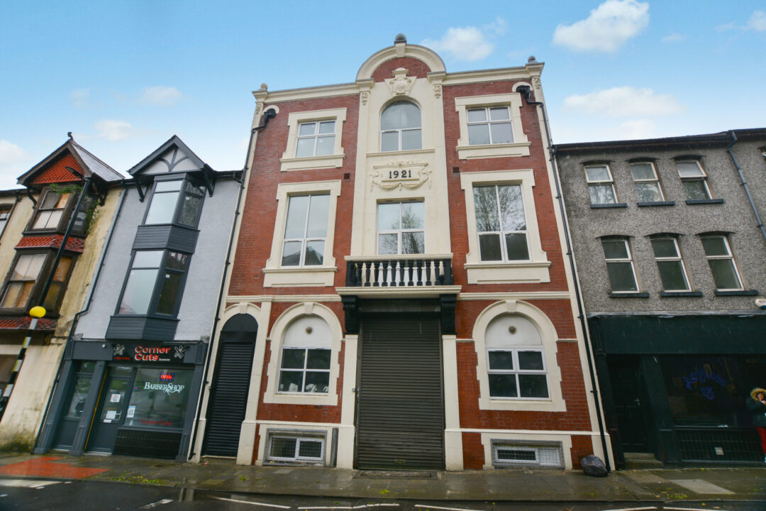 5 Cemetery Road, Porth,  CF39 OLG