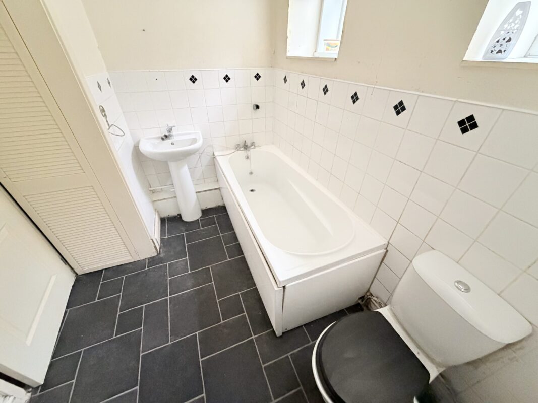Lewis Terrace, , Porth,  Rhondda Cynon Taff CF39 9TY