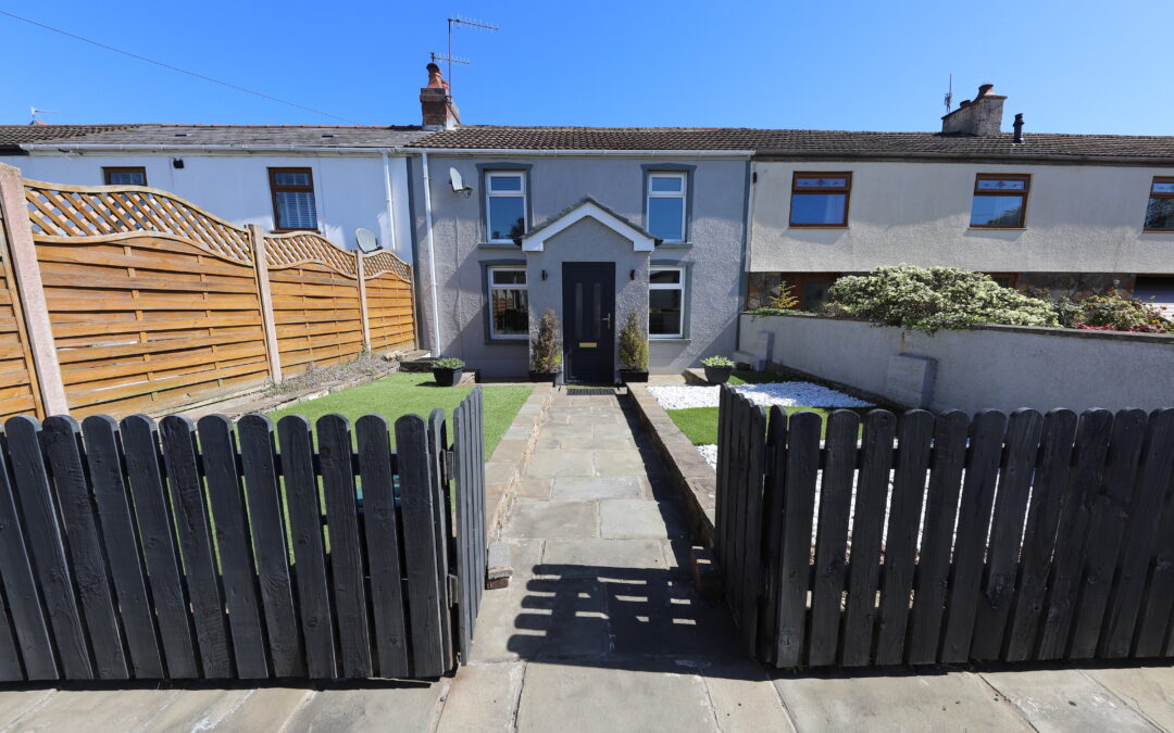 Exhibition Row, Llwydcoed, Aberdare, CF44 0YD.