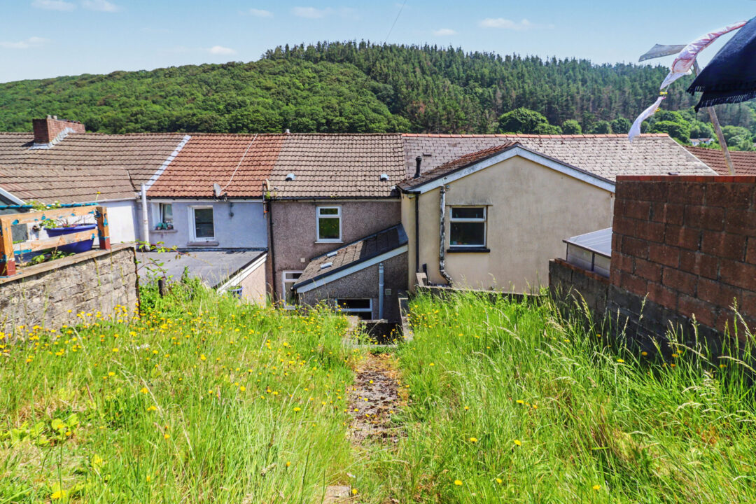 Deri, Bargoed,   CF81 9HT