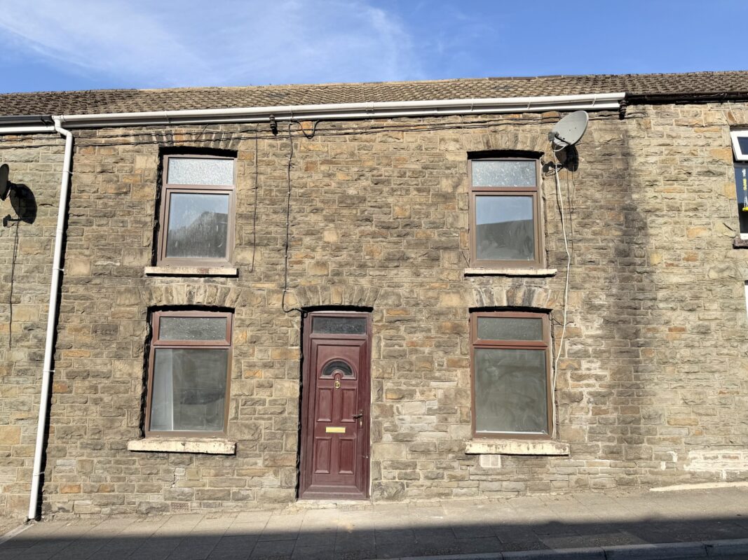 East Road, Tylorstwon, Ferndale,   CF43 3DE